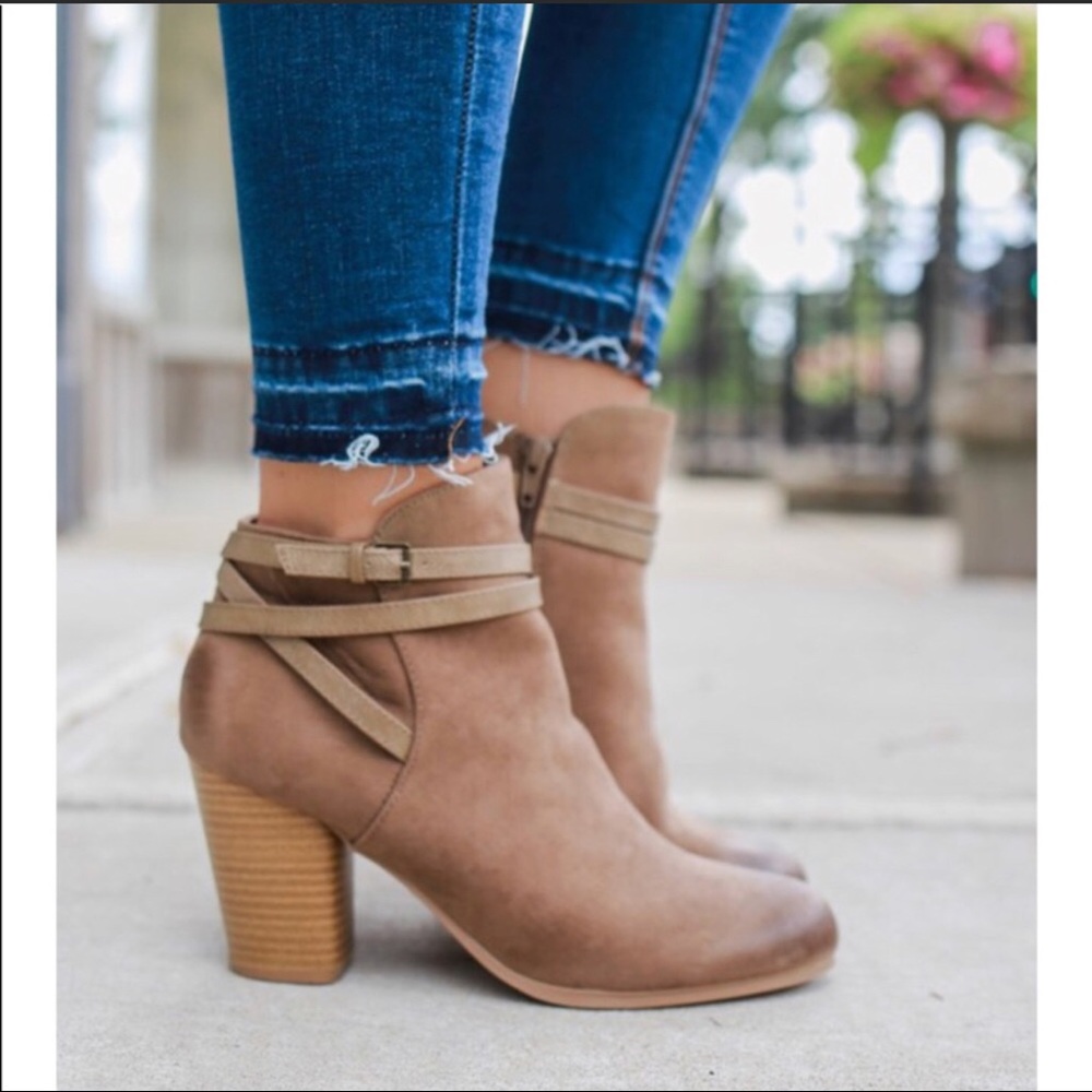 Belt wrap ankle Bootie - Picture 2 of 6